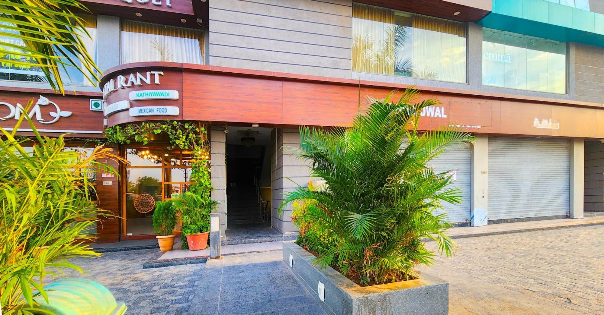 Hotel Nova Blue Ahmedabad Exterior foto