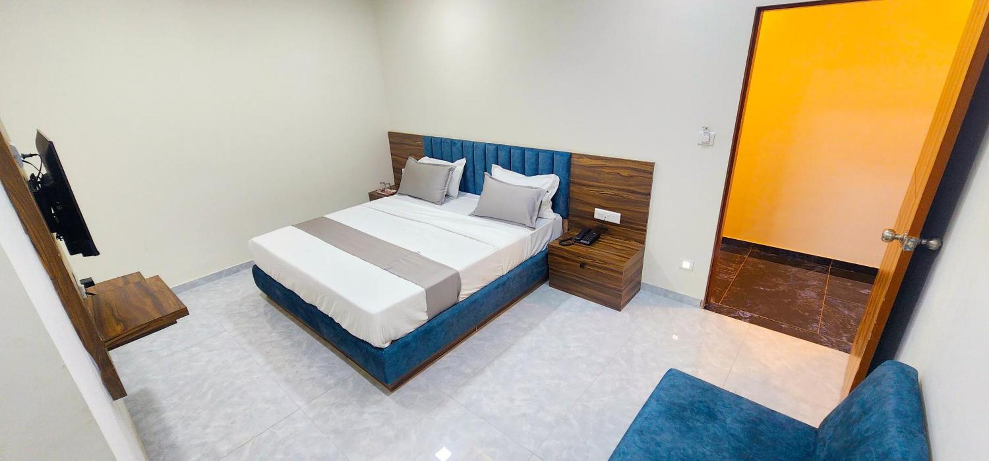 Hotel Nova Blue Ahmedabad Exterior foto