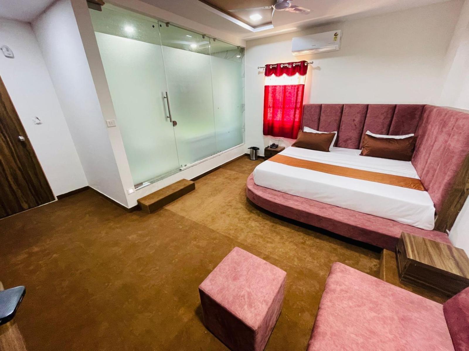 Hotel Nova Blue Ahmedabad Exterior foto