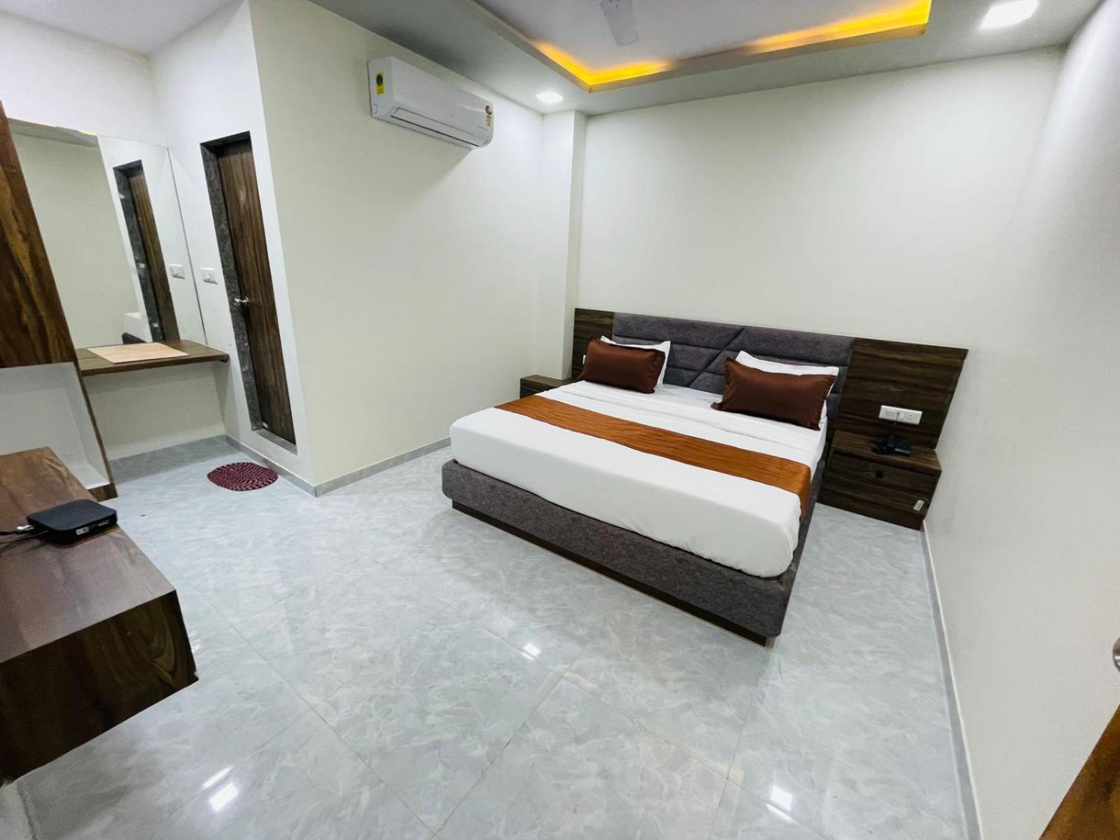 Hotel Nova Blue Ahmedabad Exterior foto