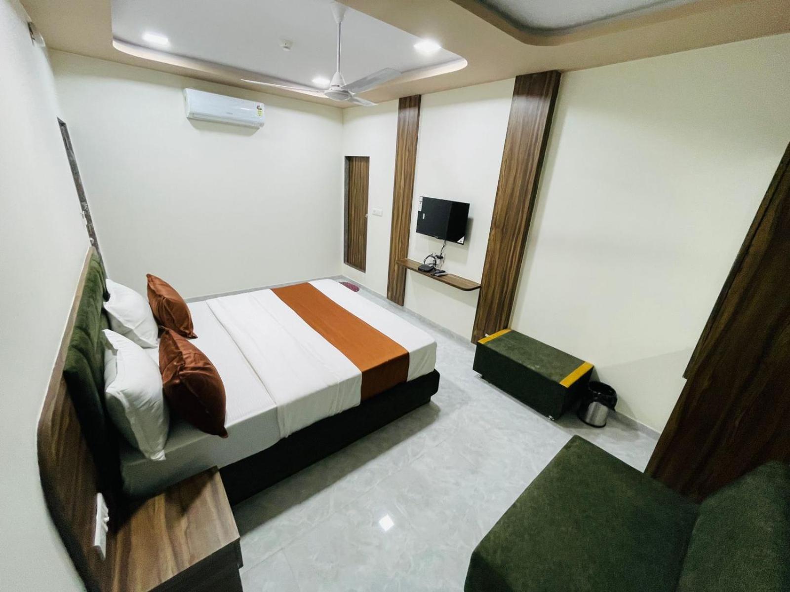 Hotel Nova Blue Ahmedabad Exterior foto